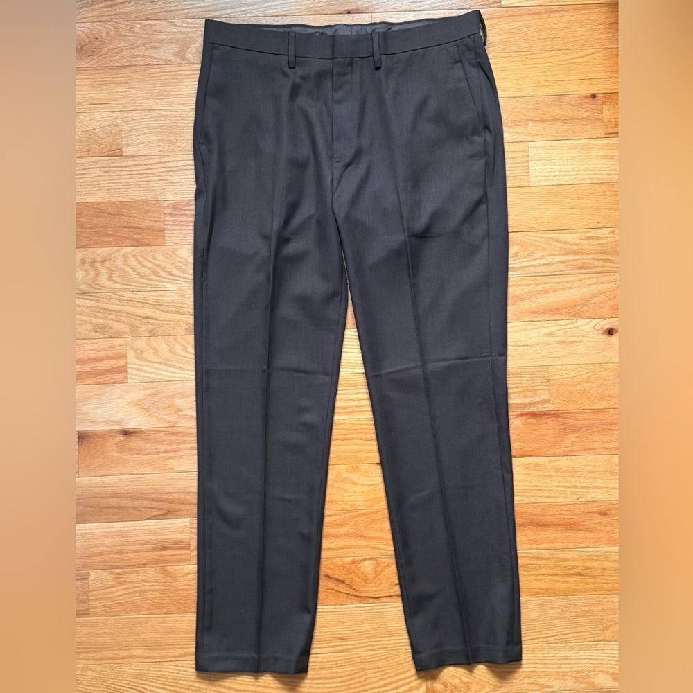 NWOT Haggar Men’s Premium Comfort Dress Pants, Flat Front, Gray, Slim Fit 36x32